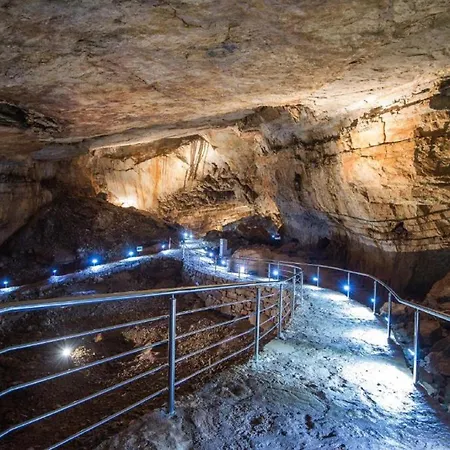 Zavala 아파트 Ravno